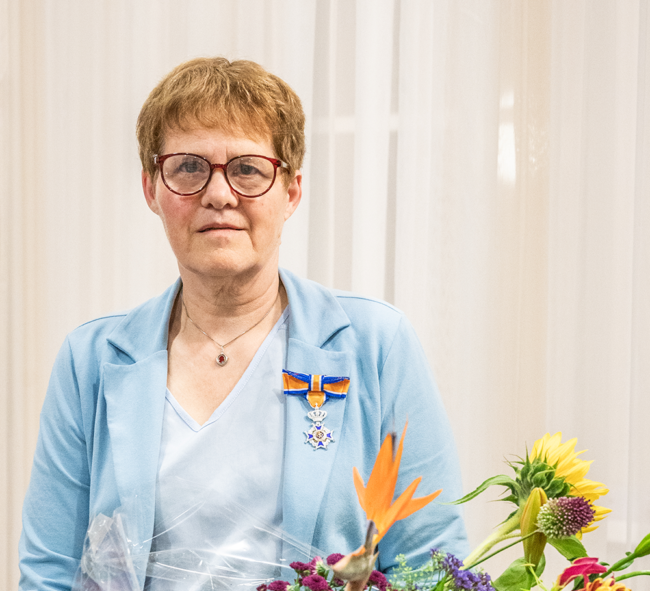 Roos Aben-kort Roos Aben met Koninklijke onderscheiding